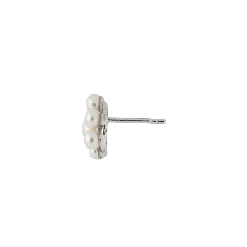 Den fineste perle ørering fra Stine A designet med en klase af perler.
