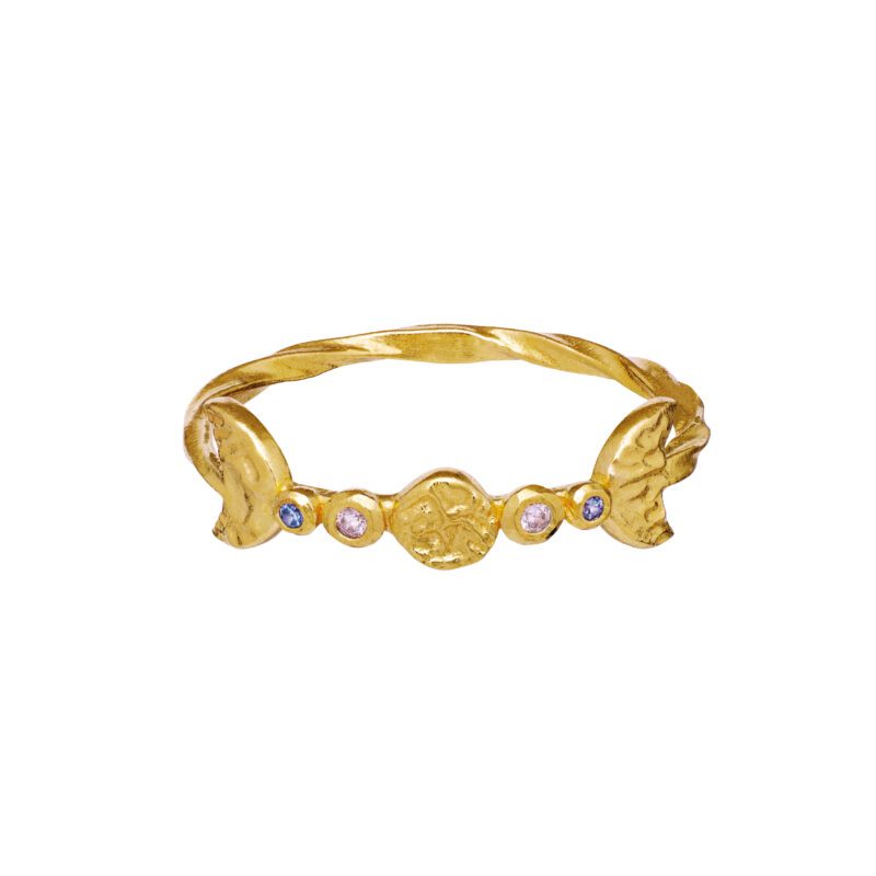 Lucilia ringen fra Maanesten er en super fin og enkelt ring med smukke elementer og ædelsten.