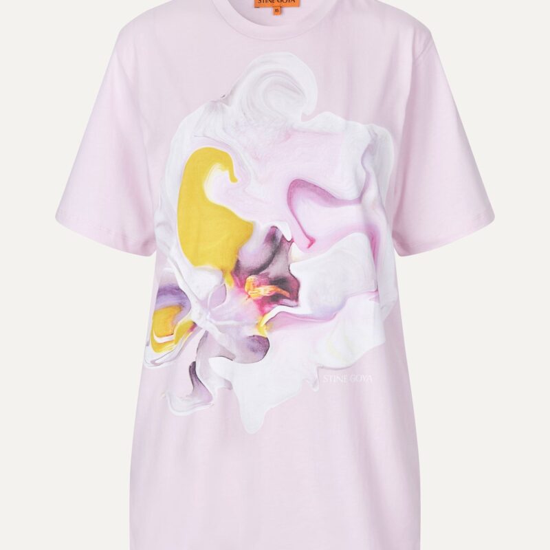 Smuk og elegant T-shirt med det fineste print fra Stine Goyas SS24 kollektion.