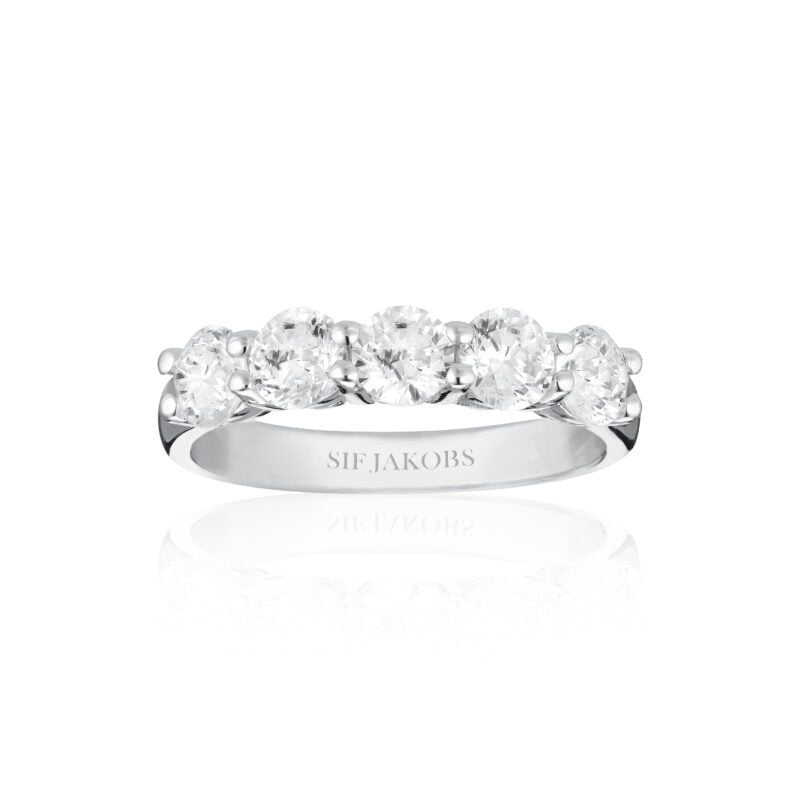 Meget smuk og elegant Sif Jakobs ring med zirkoner.