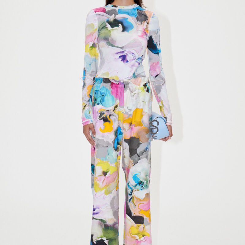 Så flot jersey bluse med det fineste abstrakte blomsterprint fra Stine Goyas SS24 kollektion.