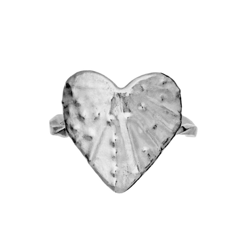 Fineste Cardissa ring fra Maanesten designet med det fineste hjerte.