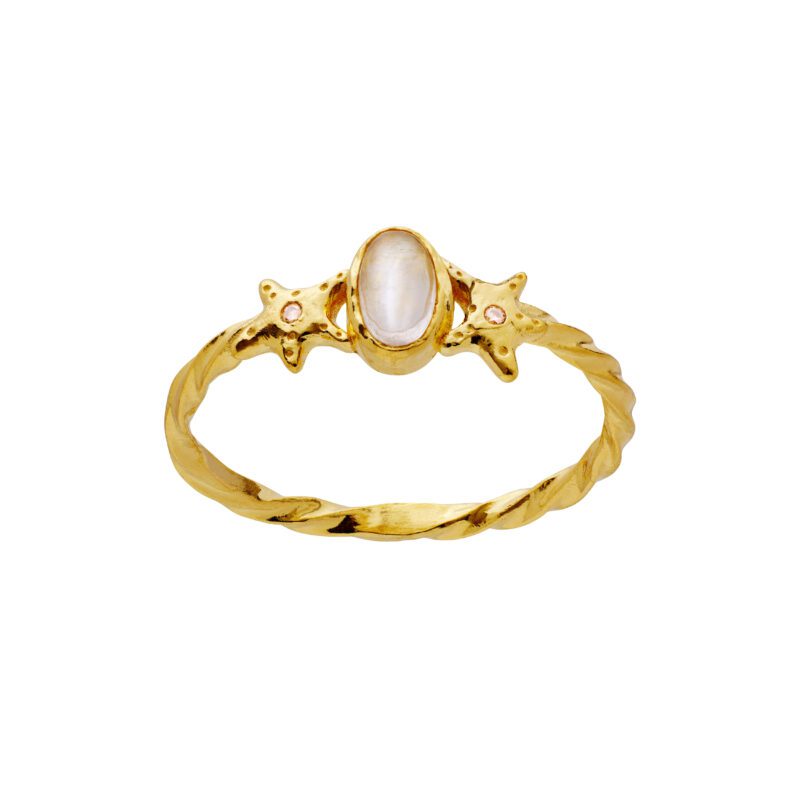 Ula er en super sød og enkelt ring med søstjerner og en fin sten.